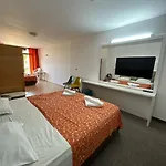 호텔 Emilia Palace 3*