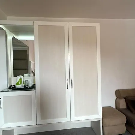Emilia Palace מלון 3*