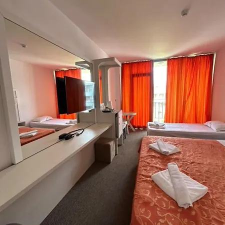 מלון Emilia Palace 3*