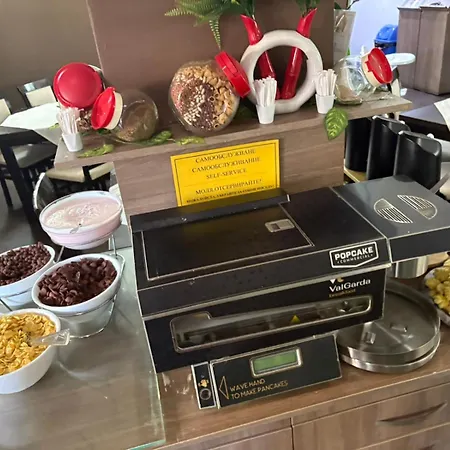 Хотел Emilia Palace 3*