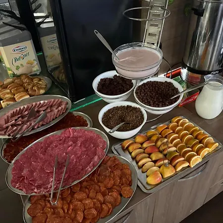 Хотел Emilia Palace 3*