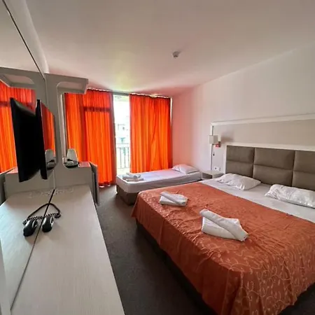 Emilia Palace Hotell 3*