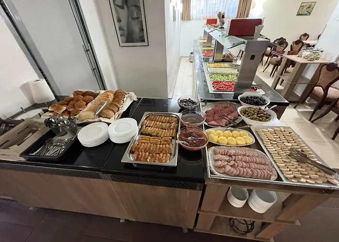 Emilia Palace Hotell Slăntjev Brjag